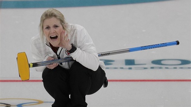 Norsk curlerka Kristin Skaslienov bhem zpolen smench dvojic.