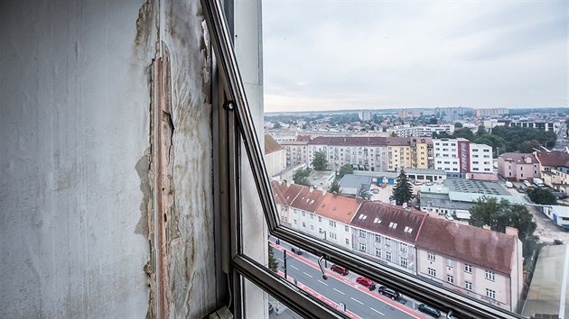 Hotel ernigov v Hradci Krlov u je za zenitem a ek na demolici.