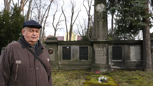 Stanislav Dd u nevyplacen hrobky vznamn rodiny Leidlovch v Chomutov.