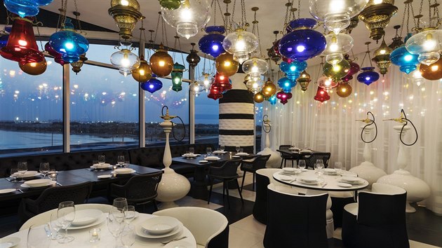 Hotel Mondrian dokonale naplňuje představu o místech, kde Šeherezáda vyprávěla své příběhy.