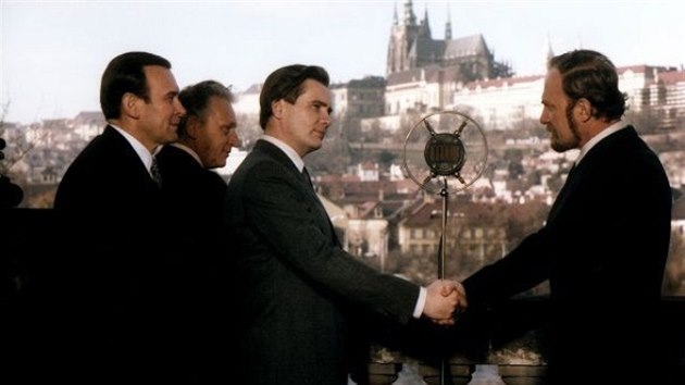 Václav Mareš, Soběslav Sejk, Jiří Štěpnička a Petr Pelzer v seriálu Gottwald (1986)