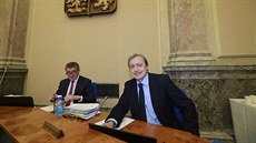 Premiér Andrej Babi a ministr zahranií Martin Stropnický na schzi vlády v...