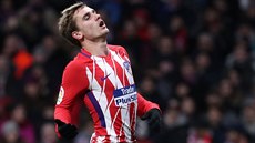 Zklamaný Antoine Griezmann z Atlética Madrid po nepromnné anci.