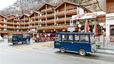 V Zermattu jezdí malá elektrická autíčka, která fungují jako zásobovací vozy...