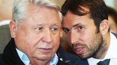 Miroslav �erno�ek a Radek �t�pánek na k�tu nového letadla Travel Service (1....