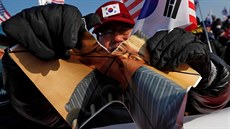 Demonstranti v jihokorejském Pchjongčchangu