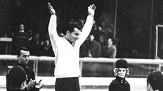 Skoky na ly�ích jsou tradi�ním olympijským sportem.