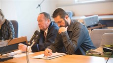 Roman �echmánek u zlínského soudu.