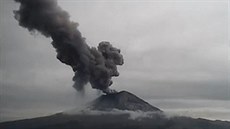Aktivní mexická sopka Popocatépetl ohrouje okolní vesnice