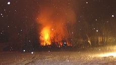 Hasiči hasili ve středu večer požár bývalé pily v Bordovicích na Novojičínsku.