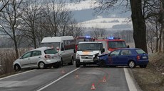 U Písa�ova na �umpersku se srazil minibus s osobním autem a následn� dodávka s...