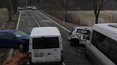 U Písaova na umpersku se srazil minibus s osobním autem a následn dodávka s...