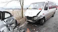 U Písaova na umpersku se srazil minibus s osobním autem a následn dodávka s...