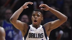 Dennis Smith Jr. z Dallasu se roziluje kvli verdiktu rozhodích.