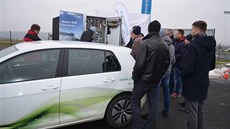 Elektromobil VW e-Golf, který mostecký autodrom pjuje.