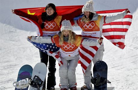 O stupn vtz se v zvod snowboardistek na U-ramp podlily Amerianky Chloe...