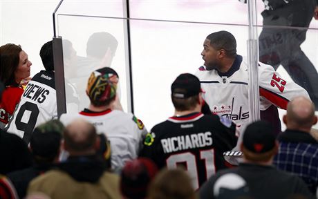 Devante Smith-Pelly, útoník Washington Capitals, poslouchá rasistické uráky...