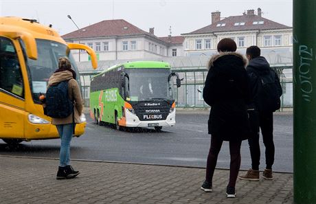Mezi Libercem a Prahou jezdí autobusy spoleností Flixbus a RegioJet.