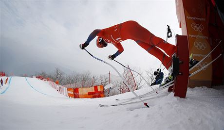 Norský lya Aksel Lund Svindal pi startu tréninkové jízdy v jihokorejském...