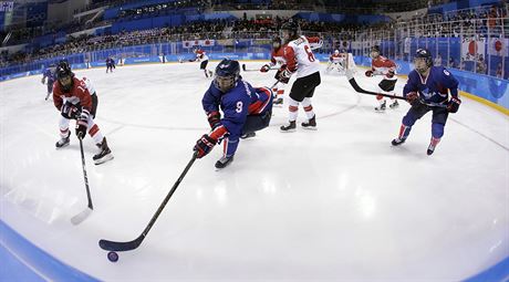 Marissa Brandtov hraje na olympijskm turnaji v korejskch barvch pod svm...