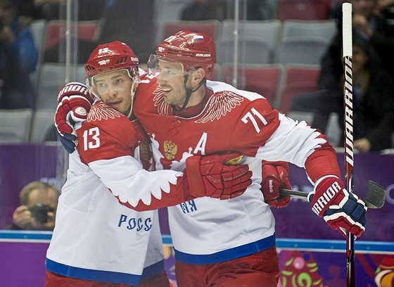 DOSÁHNOU NA ZLATO? Pavel Dacjuk (vlevo) a Ilja Kovaluk jsou na olympijských...