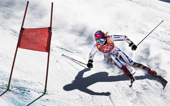 Ester Ledecká v prvním kole olympijského ob�ího slalomu.