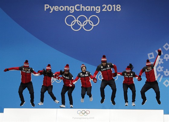 Kanadští krasobruslaři vyhráli olympijskou soutěž družstev. Členové týmu byli...