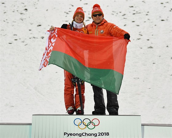 AKROBATICKÉ LY�OVÁNÍ, SKOKY: 1. HUSKOVOVÁ (B�lorusko). Vít�zka závod v...