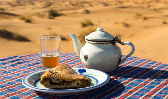 Madfouna označovaná také jako berberská pizza je populárním marockým pokrmem.