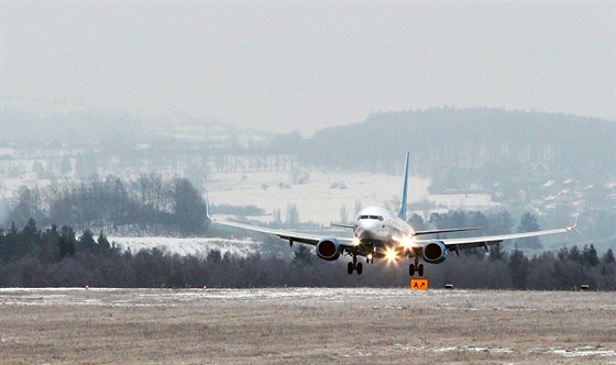 První letadlo společnosti Pobeda na nové lince z Moskvy do Karlových Varů dnes...