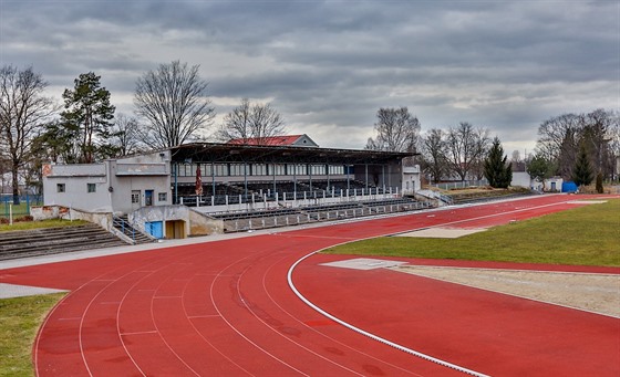 Tribuna atletického stadionu na Sokolském ostrov v eských Budjovicích...