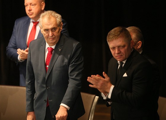 Prezident Milo Zeman a slovenský premiér Robert Fico na sjezdu SSD v Hradci...