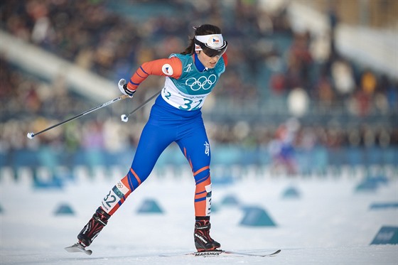 eská bkyn Kateina Berouková ve skiatlonovém závodu na 15 kilometr v...