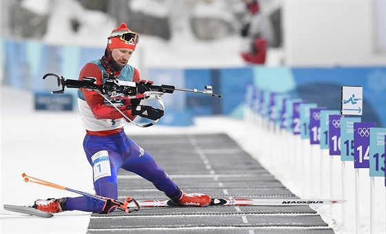 Korejský biatlonista Timofej Lapin v olympijském sprintu na 10 kilometr v...