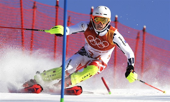 eský lya Ondej Berndt pi slalomu v olympijské superkombinaci. (13. února...