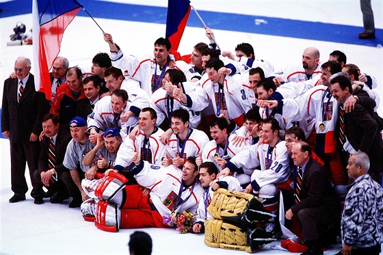 ZLATÍ HOŠI. Češi porazili ve finále tým Ruska. (22. února 1998)