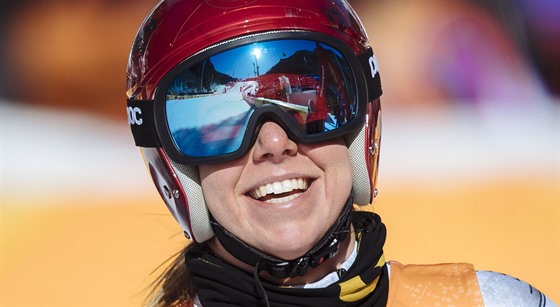 VÍTZKA. eská lyaka Ester Ledecká v cíli olympijského superobího slalomu,...