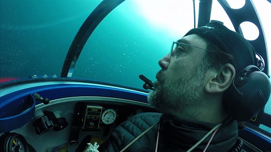 Herec Javier Bardem v ponorce.