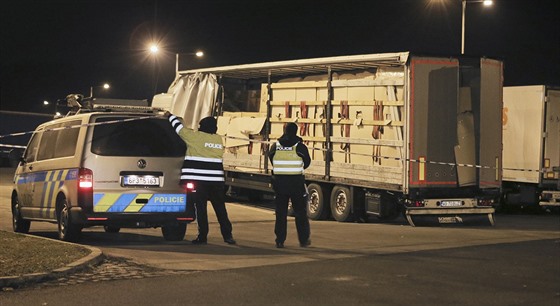 Policie R ve spolupráci s kolegy z Nmecka zadrela na dálnici D5 u lovic...