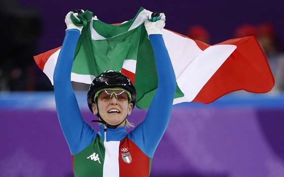 Italka Arianna Fontanaová po triumfu na olympijské pětistovce rychlobruslařek...