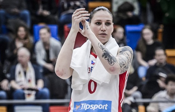 Česká basketbalistka Renáta Březinová se raduje po povedené reprezentační...