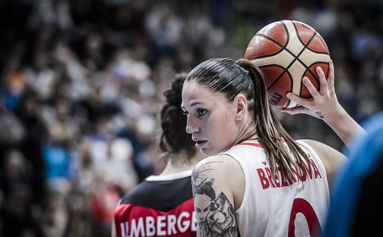 eská basketbalistka Renáta Bezinová proti Nmecku pi reprezentaní premiée