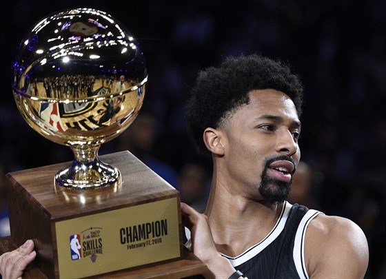 Spencer Dinwiddie vyhrál skills challenge pi Utkání hvzd NBA.