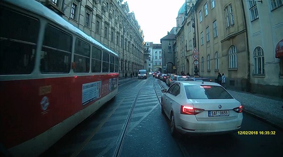 Taxikái blokovali tramvajové koleje