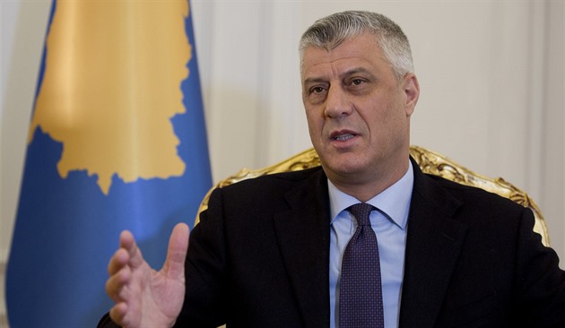 Kosovského prezidenta Thaçiho obvinili v Haagu z válečných zločinů