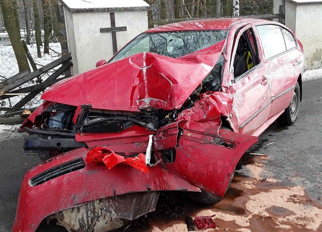U Tasova havarovala idika s osobním vozidlem (11. února 2018)