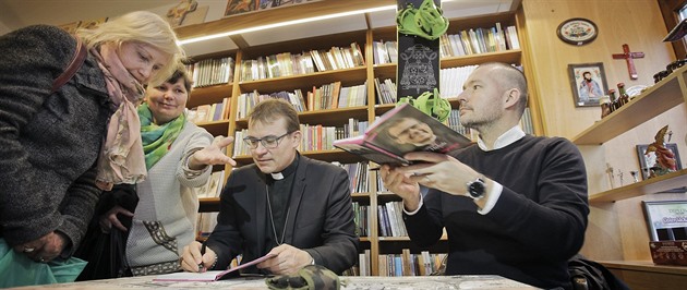 Neexistovala žádná tabu pro výběr témat, říká biskup o knize rozhovorů