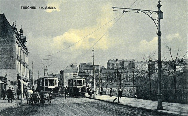 Pohled na výhybnu tramvají ped Hlavním mostem. Pohlednice pochází z roku 1911....