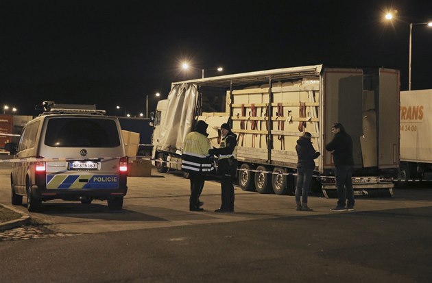 Policie R ve spolupráci s kolegy z Nmecka zadrela na dálnici D5 u lovic...