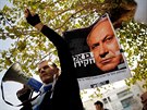 Benjamin Netanjahu elí v Izraeli podezení z braní úplatk. V Tel Avivu proti...